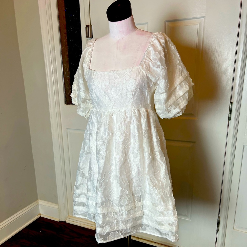 Baevely gorgeous white Dress size Medium